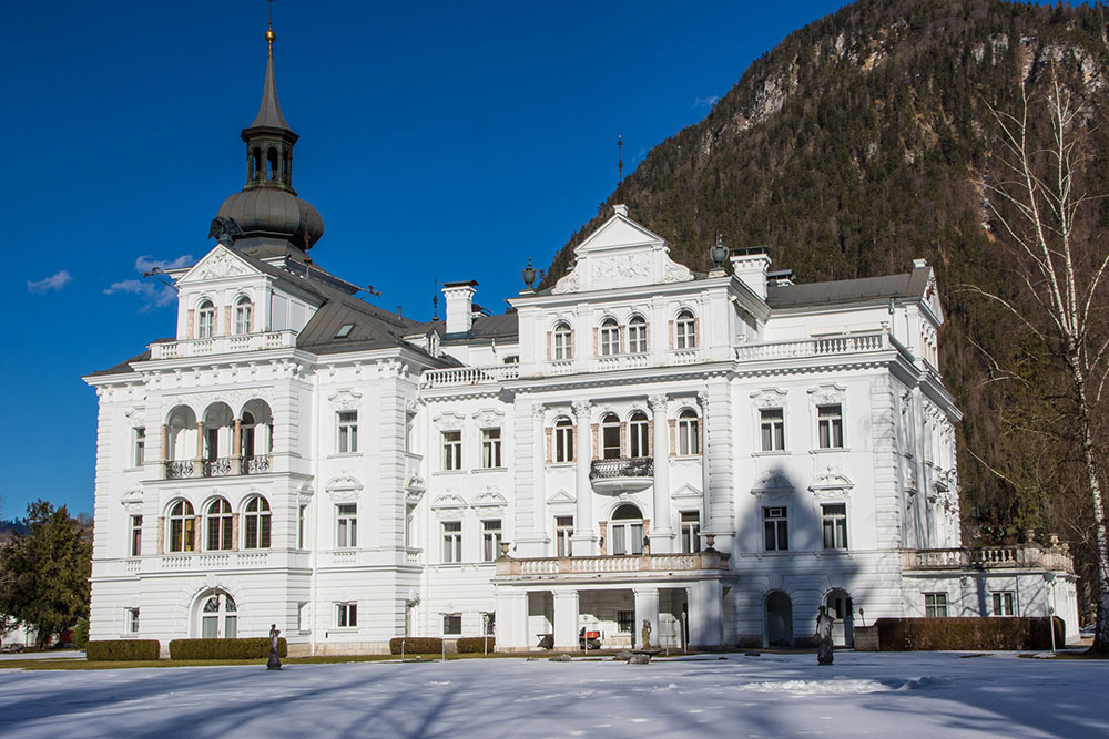 Schloss Grubhof im Winter - Ferienwohnungen Mitterer Schlosspark Grubhof - St. Martin bei Lofer