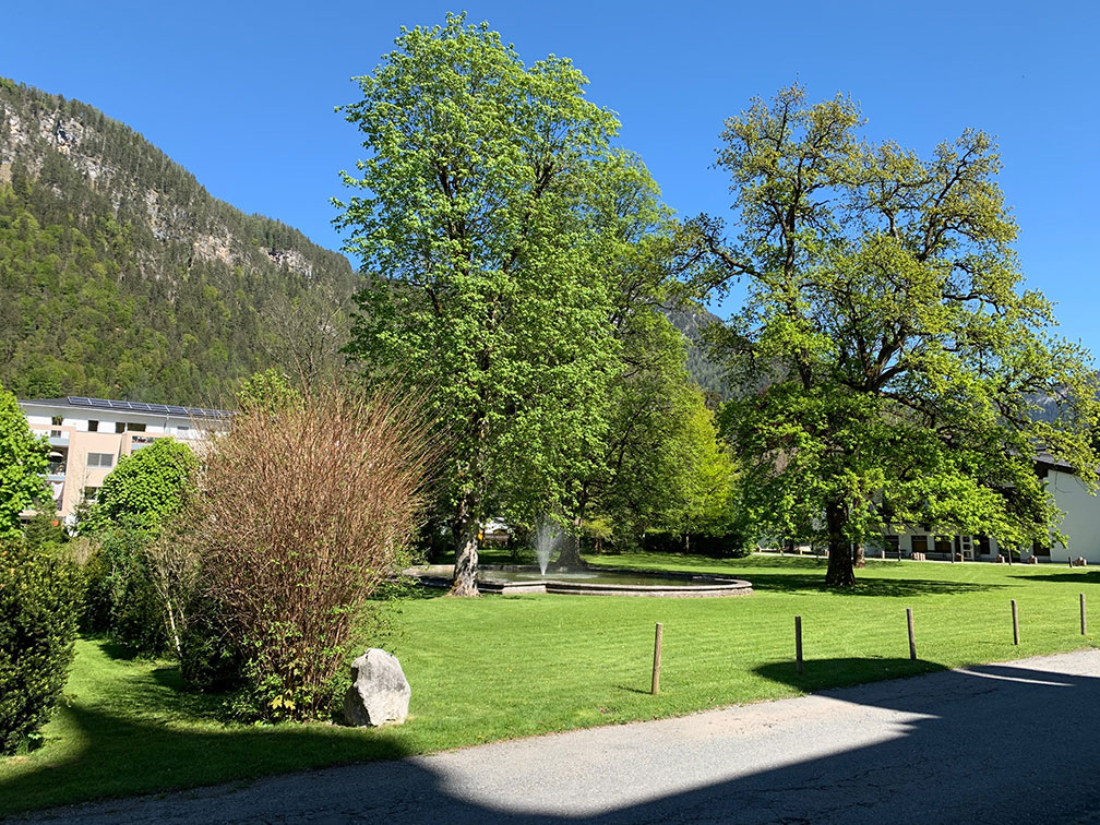 Schlosspark Grubhof - Garten mit Springbrunnen