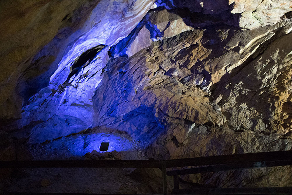 Lamprechtshöhle St. Martin bei Lofer - blaue Beleuchtung