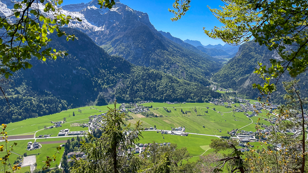 Iwonsky Hüttchen - Blick ins Saalchtal